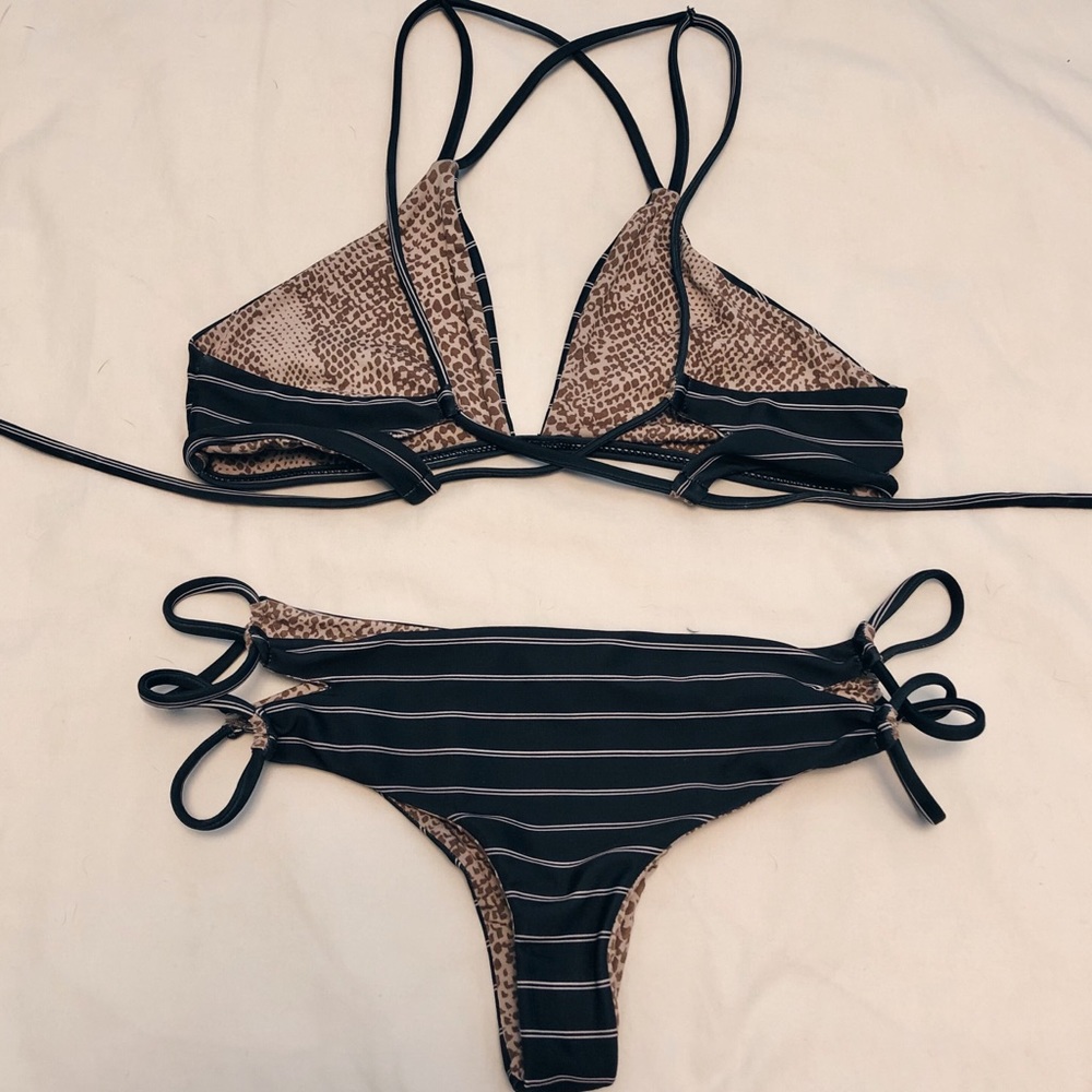 SOLD - ACACIA OKINAWA TOP & KAUAI BOTTOM x FOREVER - Picture 2 of 3